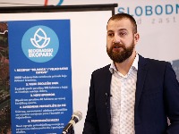 "SNS i SPS doterani uz zid studentskim akcijama i blokadom RTS-a"