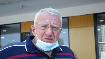 Šešelj pozvan kao "stručnjak": Žene ne treba tući rukama, već NOGAMA (VIDEO)