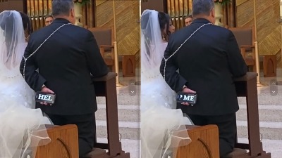 Mladoženja držao poruku iza leđa na venčanju: Uf, uf! (VIDEO)