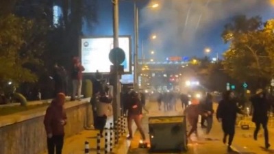 Razbijene glave u sukobu navijača i policije u Sofiji (VIDEO)