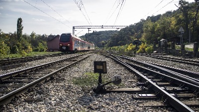 Lokomotiva naletela na ženu na biciklu, poginula na licu mesta