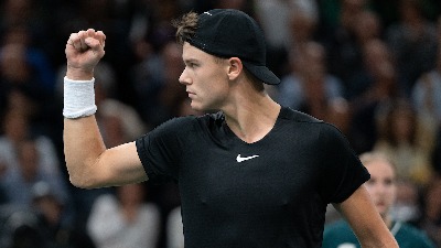 Plakao od bola: JEZIVA povreda jednog od najboljih tenisera sveta (FOTO)