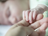 Pada broj rođenih beba u Srbiji
