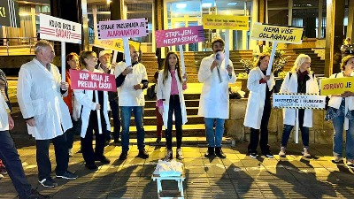 Protestna terapija ispred Ministarstva zdravlja