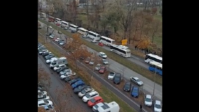 SNS autobusi stigli u Novi Sad - u gradu KOLAPS (VIDEO) SNS autobusi stigli u Novi Sad - u gradu KOLAPS (VIDEO)