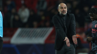 Grčevita borba za titulu: Siti ubedljiv protiv Brentforda, Arsenal pod velikim pritiskom (VIDEO)