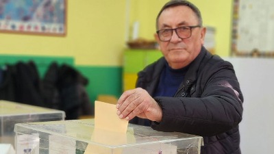 Načelnik opštine Sokolac glasao u Beogradu (FOTO)