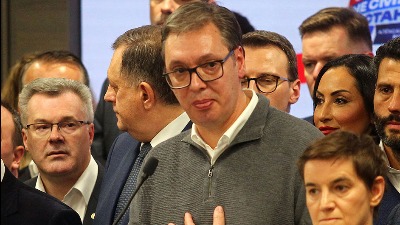 Studenti održali Vučiću čas matematike: Osoba A još nije krenula u školu? (FOTO)