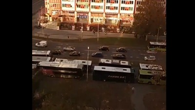 Navala SNS autobusa: Ljuti građani dobacivali (VIDEO)