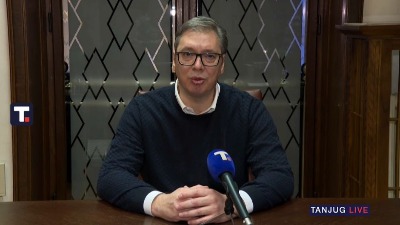 Vučić dok ga čuva policija: Vi ste siledžije!