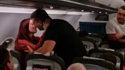 Divnooo: Na letu za Pariz 139 svedoka ljubavi (VIDEO)