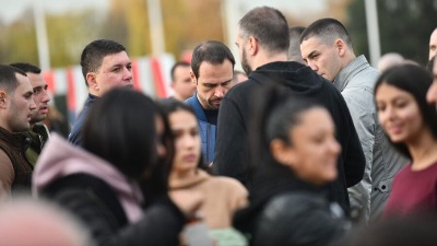 Brat Novaka Nedića radi u Simpovoj fabrici u Makedoniji, prima fiktivnu platu - ne dolazi na posao