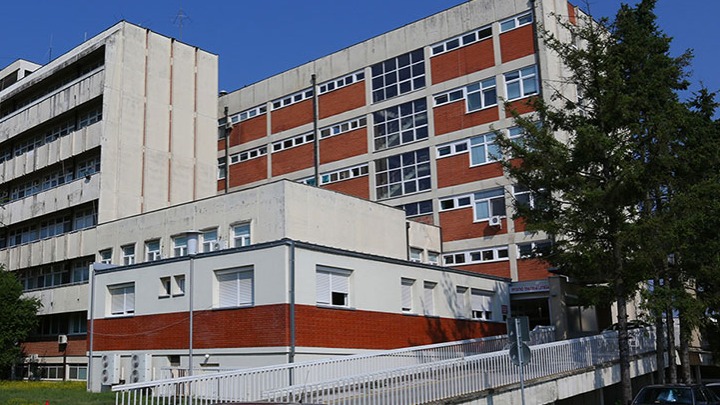 "Plašim se da će se sve ZATAŠKATI": Majka male Eme koja je umrla posle operacije krajnika ne veruje nadležnima