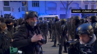Haos u Parizu: Policija koristila pendreke i suzavac