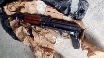 Dečak (14) izneo automatsku pušku da vežba gađanje