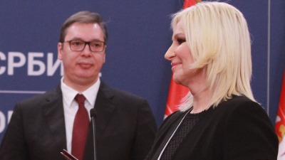 Zorana se opet dodvorava i nameće Vučiću