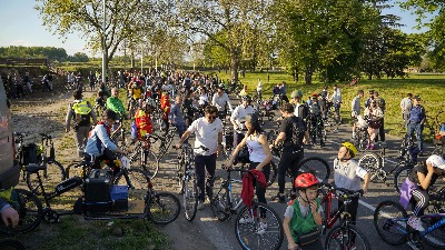 Biciklisti blokirali Bulevar Vojvode Bojovića (FOTO)