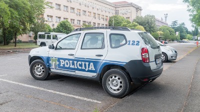 Bačena bomba ispred lokala i kuće