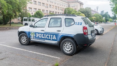 Policajca zakačio šleper, teško povređen