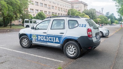 Tinejdžerku pokosio automobilom na aerodromu