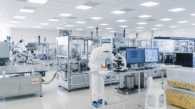 Otkaz stigao poštom: Mikrobiolog tvrdi da je otpušten jer nije želeo na mitinge SNS