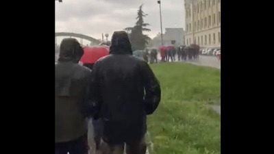 Građani šetali protiv nasilja po najvećem pljusku (VIDEO)