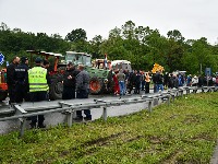 "Počela represija nad poljoprivrednicima koji učestvuju u blokadi"