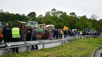 "Počela represija nad poljoprivrednicima koji učestvuju u blokadi"