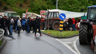 Otežan prilaz Beogradu: Poljoprivrednici blokiraju put Beograd-Pančevo