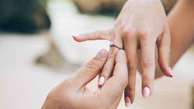 Bivši košarkaš Crvene zvezde verio svetski poznatu influenserku na romantičnoj lokaciji 