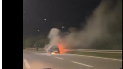 Izgoreo auto kod Bubanj Potoka (VIDEO)
