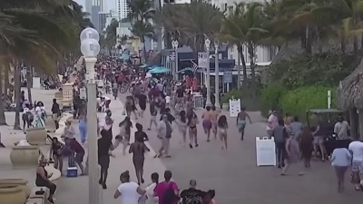 Masovna pucnjava u SAD, ljudi panično bežali (VIDEO)
