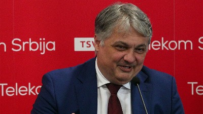 "U stvari ĆACI": Direktor Telekoma Lučić u koloni SNS-ovaca na Voždovcu (VIDEO)