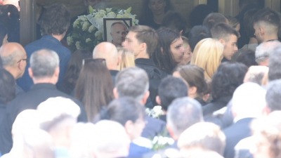 Oproštaj od čuvara škole: "Raširio je krila misleći da će sakupiti zlo olovo" (FOTO) Oproštaj od čuvara škole: "Raširio je krila misleći da će sakupiti zlo olovo" (FOTO)