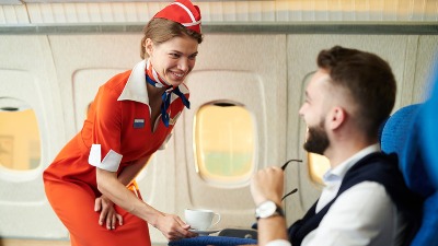 Stjuardesa otkrila šta nikako da ne pijete u avionu