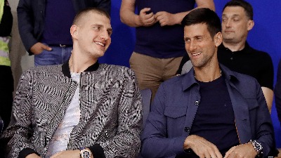 Dovoljna je samo jedna reč: Novak se poklonio Jokiću (FOTO)