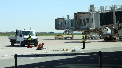 Kolima uleteo na pistu BG aerodroma, policija ga jurila do granice