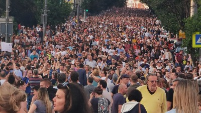 Njujork tajms: Najveće ulične demonstracije u Srbiji otkad je svrgnut Milošević
