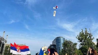 Vučić "odleteo" u nebo (FOTO)