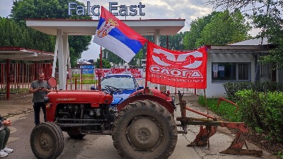 Traktorom blokiran ulaz u fabriku "Falk Ist-a"