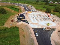 Napukla pešačka pasarela iznad Moravskog koridora (FOTO)
