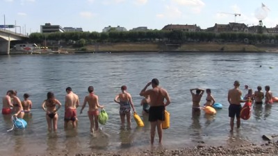 Grad u kom ljudi posle posla plivaju kući (VIDEO)