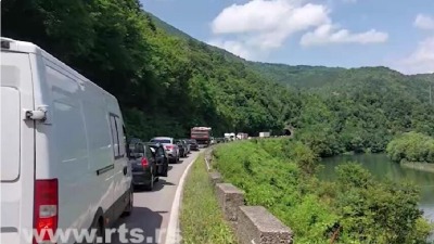 Nesreća kod Ovčar Banje: Sudarili se kamion i automobil