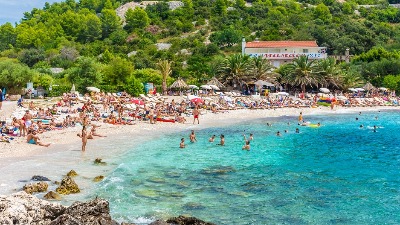 Klinac krao na plaži na Jadranu: Plen vredan 10.000 evra