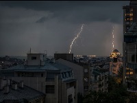 STIŽE NAGLI OBRT! RHMZ upalio meteoalarm - pljuskovi i grmljavina zahvatiće celu Srbiju