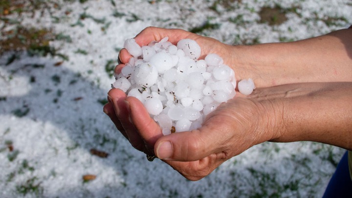 RHMZ izdao HITNO upozorenje: Danas nevreme sa gradom, pa pakleni vikend!