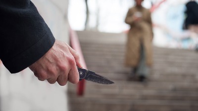 Mladić uboden nožem u autobusu na Pančevcu