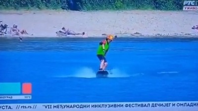 "Vaše pravo da vidite sve": Nudista uživo u programu RTS-a (VIDEO)