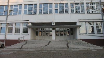 Beogradske gimnazije oblepljene plakatima: Poziv na prekid nastave u petak