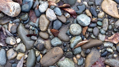 Uzeo sa plaže 41 kilogram kamenja, pa zažalio (FOTO)